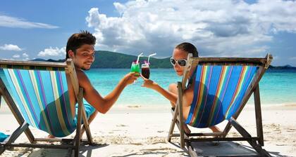 Chic Beachside BBQ Fast Wifi - C2