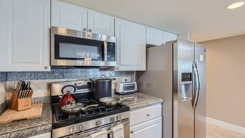 Apartemen, akses difabel | 3 kamar tidur dan internet