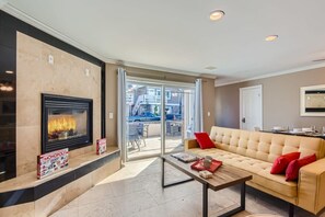 Apartment, Accessible | 3 bedrooms, Internet - Chic Beachside BBQ Fast Wifi - C2 (Newport Beach)