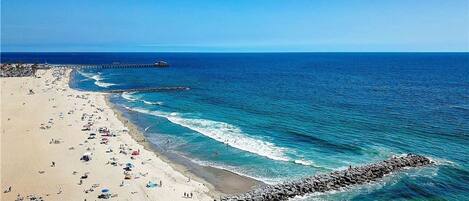En la playa y toallas de playa