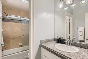 Ferienhaus | Badezimmer