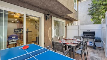 Apartment | 2 bedrooms, desk, Internet