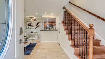 Apartment | 2 bedrooms, desk, Internet