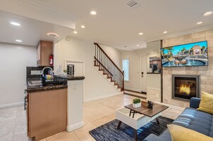 Apartment | 2 bedrooms, desk, Internet