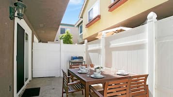 Apartment | 2 bedrooms, desk, Internet