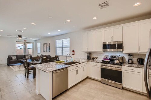 NEW Awesome Phoenix Monthly 5BR