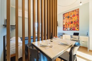 Fer et planche à repasser, Wi-Fi gratuit, draps fournis