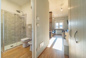Dusche, Bidet, Handtücher