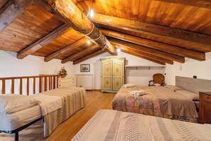 2 bedrooms, free WiFi, bed sheets - Rifugio la Rocca - Two Bedroom House, Sleeps 8 (Roccasparvera)
