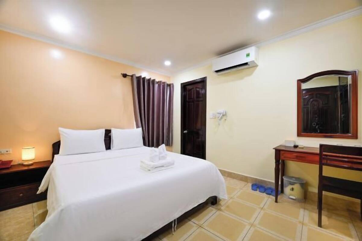 Desk, free WiFi, bed sheets