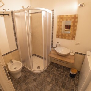 Hair dryer, bidet, towels, soap - The Landing, in the heart of downtown, a stone's throw from ferry and main square (Carloforte)