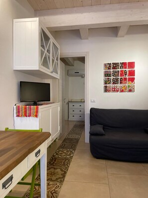 Living area - The Landing, in the heart of downtown, a stone's throw from ferry and main square (Carloforte)