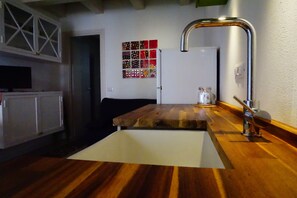 Interior - The Landing, in the heart of downtown, a stone's throw from ferry and main square (Carloforte)