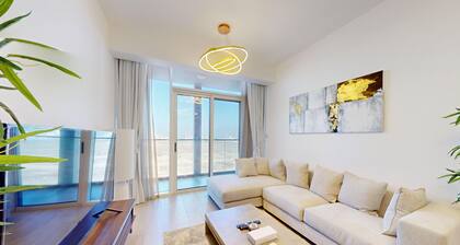Stylish Retreat with Scenic Views in Bloom Towers