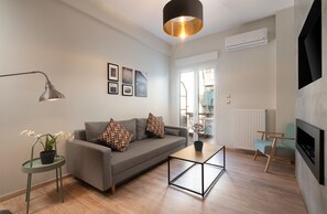 Apartment | 2 bedrooms - LIV - Cozy Urban Apartment in Pagrati (Athens)