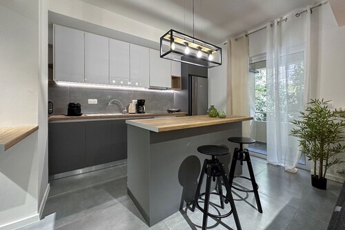 LIV - Modern Comfort Oasis in Pagrati