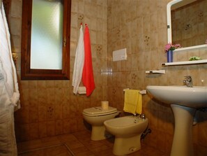 Villa, 3 Schlafzimmer, Balkon, Gartenblick | Badezimmer