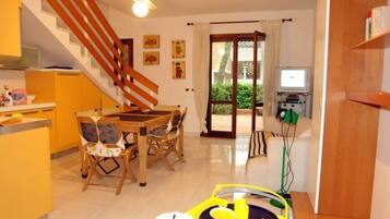 Villa, 3 Bedrooms, Balcony, Garden View | Living room