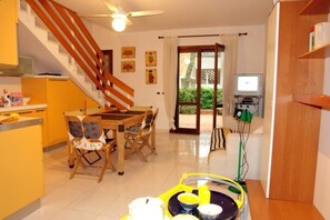 Living room - Excellently Equipped row House With Fenced Garden for 8 in Lignano Pineta (Lignano Sabbiadoro)