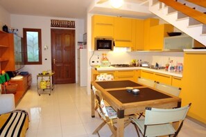 Villa, 3 habitaciones, balcón, vista al jardín | Interior