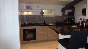 KĂŒhlschrank, Mikrowelle, Ofen, Herdplatte