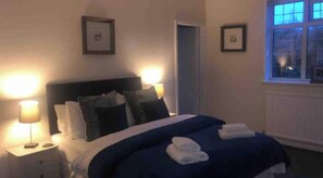 4 多间卧室、熨斗/熨衣板、WiFi、床单