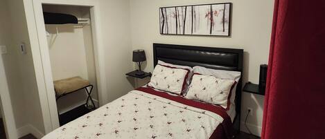 3 slaapkamers, een strijkplank/strijkijzer, reisbedje, gratis wifi