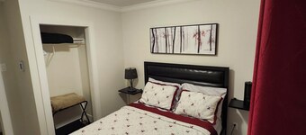 Bright and spacious home located minutes to downtown & Galway shopping district.