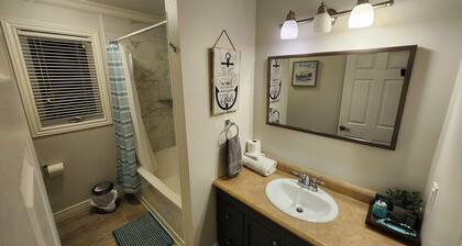 Bright and spacious home located minutes to downtown & Galway shopping district.