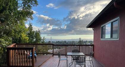 Charming 3 BR Home Near Redwood Park w/ Bay Views