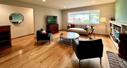 Charming 3 BR Home Near Redwood Park w/ Bay Views