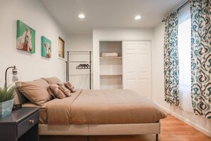 Desk, iron/ironing board, WiFi, bed sheets