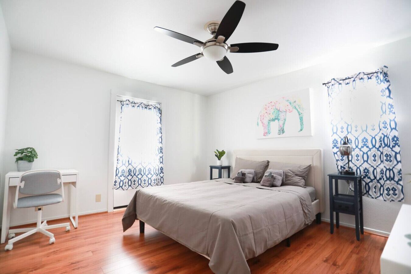 Desk, iron/ironing board, WiFi, bed sheets