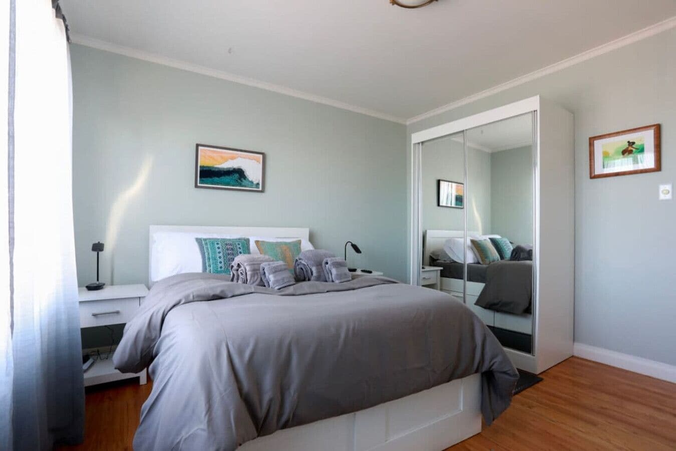 デスク、アイロン / アイロン台、WiFi、ベッドシーツ