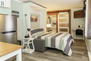 1 bedroom, desk, iron/ironing board, free WiFi