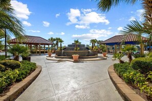 Property grounds - The Madeira: Beach + Barefoot Landing + Pools! (North Myrtle Beach)