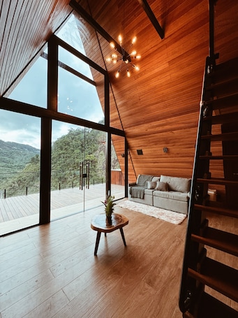 Interior. Cabin "my chalet" with Jacuzzi 8km from Santa Teresa