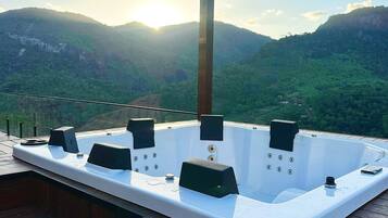 Bain à remous extérieur