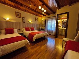 Escritorio, espacio para trabajar con un portátil, wifi gratis