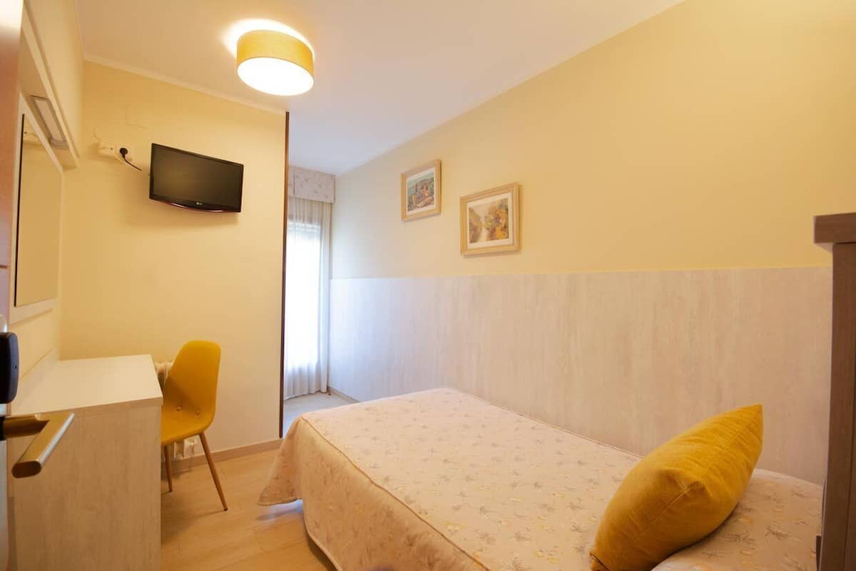 Habitación individual | Escritorio, espacio para trabajar con un portátil, wifi gratis