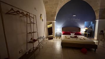 1 bedroom, desk, free WiFi, bed sheets