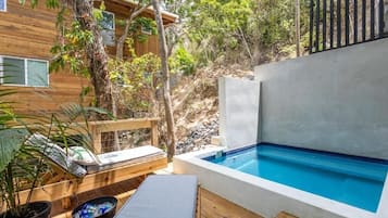Outdoor pool, pool loungers
