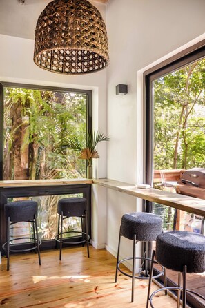 Luxury-Villa, 2 Schlafzimmer, Balkon, Gartenblick | Eigene Küche | Großer Kühlschrank, Mikrowelle, Ofen, Herdplatte
