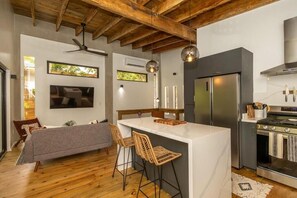 Villa Luxe, 2 chambres, balcon, vue jardin | Cuisine privée