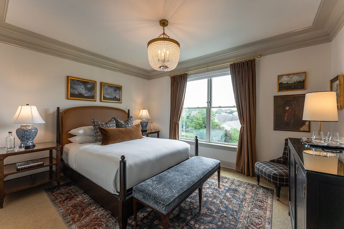 Classic Room, 1 Katil Ratu (Queen) | Bar mini, peti besi dalam bilik, langsir/tirai gelap terus