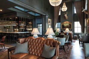3 bars/lounges, rooftop bar