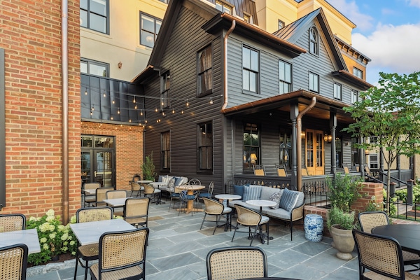 2 restauranter, frokost serveres