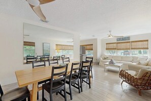 Dining - Large pool home just steps from the Gulf, fully renovated, family friendly, WIFI (Holmes Beach)