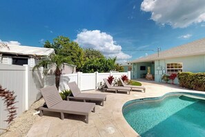 Lämmitetty uima-allas