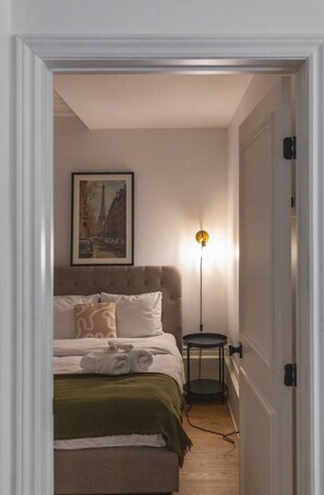 4 bedrooms, desk, iron/ironing board, free WiFi